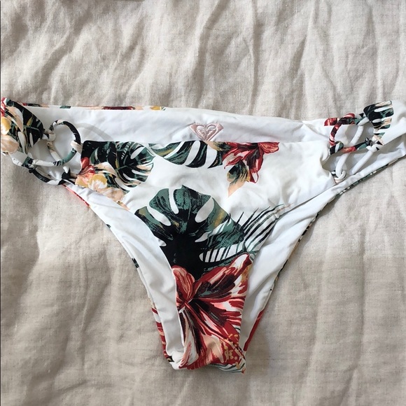 NWOT roxy ruffled palm and flower bikini set - Picture 6 of 9